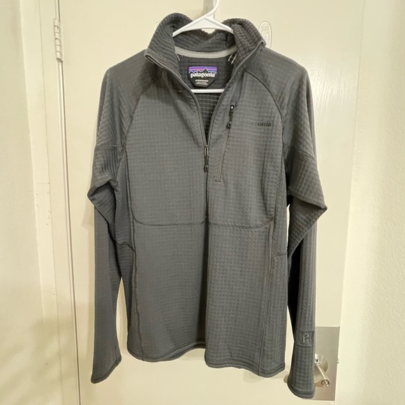 Patagonia Men’s R1 Pullover - Forge Grey - Picture 1 of 3